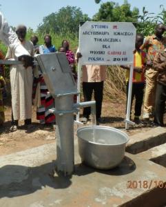 Finał zbiórki makulatury na budowę studni w Afryce